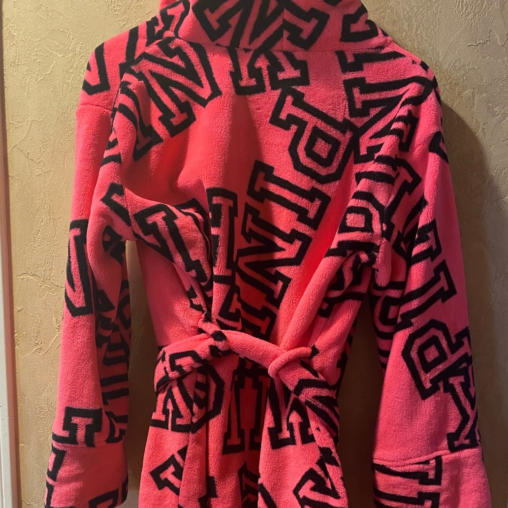 Pink robe - Picture 2 of 3